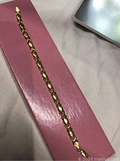 MaxSold Auction: This online auction features 925 silver jewelry, Royal Doulton, vintage video games, record albums, DVDs, Goldstar stereo, digital cameras, perfumes, power tools, children’s toys and much more!