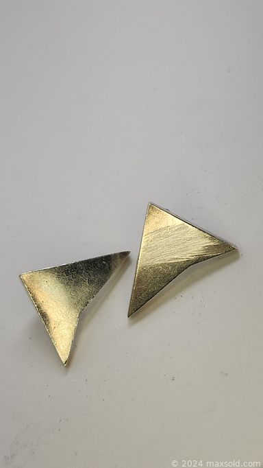 MaxSold Auction: This online auction features vintage jewelry, watches, pocketwatches, watch parts, vintage snuffbox, new outdoor timers, Pokemon cards, and much, much, more!!!