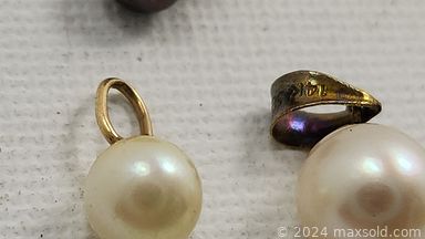 MaxSold Auction: This online auction features antique locket pendant, natural turquoise & diamond necklace, watch movements & parts, art glass jewelry, pocketwatches, vintage watches, sports watches, vintage medallions, vintage jewelry, pearl jewelry, and much, much, more!!