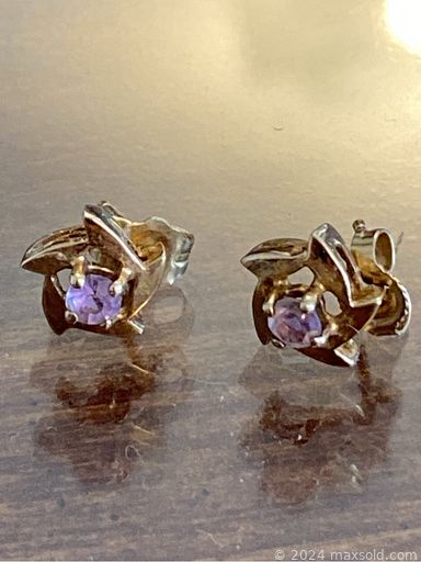 MaxSold Auction: This online auction includes signed original art, 18kt and sterling silver jewelry, glassware, furniture such as wooden display cabinet, Bassett dresser, couches, and wooden tables, home decor, crystal ware, and more!