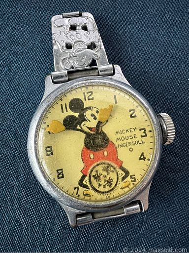 MaxSold Auction: This online auction features Lucite jewelry, Swarovski jewelry, amber jewelry, fashion watches, vintage Cloisonné jewelry, turquoise jewelry, sterling jewelry, MCM ladies\' compacts and much more!