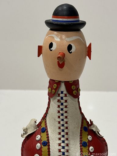 MaxSold Auction: This online auction includes a winking Santa and other Santa figures, vintage ornaments, blow mold candles, lights, Christmas quilts and other Christmas decor, lamps, barnacle cluster, vintage wallpaper, vases, vintage ashtray, MCM Grumpy Man bottle opener, MCM decor, teapot, pewter soup pot, embroidered art, vintage Viewmaster, antique European chandelier, ceramic platter and more!n