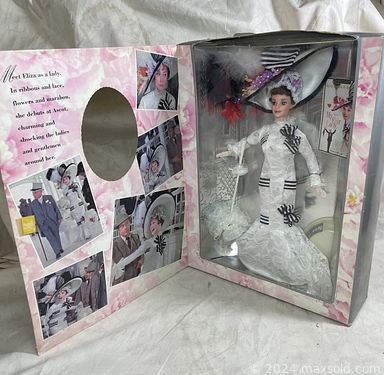 MaxSold Auction: This online auction features collector plates, NOS decor, vintage Wade figures, Lenox, vintage toys, Skylanders, vintage wood display cabinet, vintage dresser, electronics, holiday decor, DVDs, CDs, cookware, comic books, Magic the Gathering cards, sports collectibles and much more!