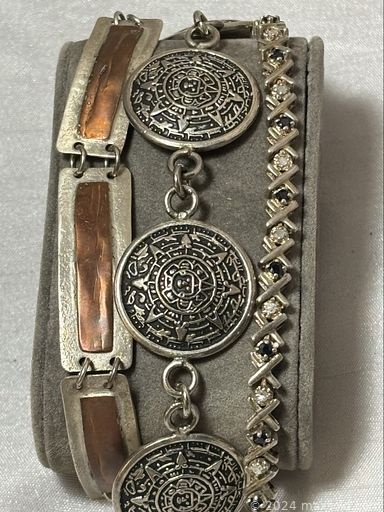 MaxSold Auction: This online auction includes brooches, necklaces, earrings, bracelets, bangles and more!