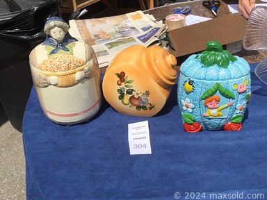 MaxSold Auction: This Charity/Fundraising Online Auction features vintage cookie jars, cuckoo clock, vintage lamps, barware, teacup/saucer sets, fabric, tea sets, steins, board games, puzzles, table linens, women’s shoes, fashion scarves, chairs, area rug, kids bike, baby gear, golf clubs, baby clothes, doll houses and much more!