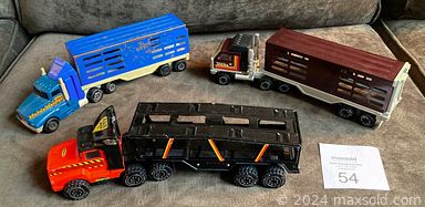 MaxSold Auction: This online auction features sports apparel, sports trading cards, sports collectibles, vintage flash cards, non-sports trading cards, vintage toy vehicles, comics, Star Wars cards, stoneware crock, and much, much, more!!