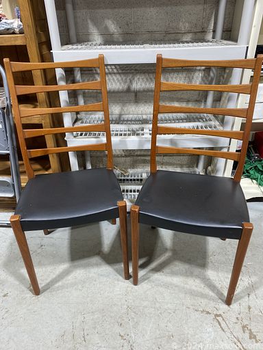 MaxSold Auction: This online auction features art pottery, Judaica, xylophone glockenspiel, antique auto harp, Disney collectibles, leaf face wall art, costume jewelry, carnival glass, steins, art glass, men’s, women’s & kid shoes, MCM hanging bubble chair, drone, games, perfume bottles, novelty teapots, NIB solar lights, watches, stamps, sad irons, leather jackets, vinyl records, marbles, wall masks, gaming gear, and much, much, more!!!