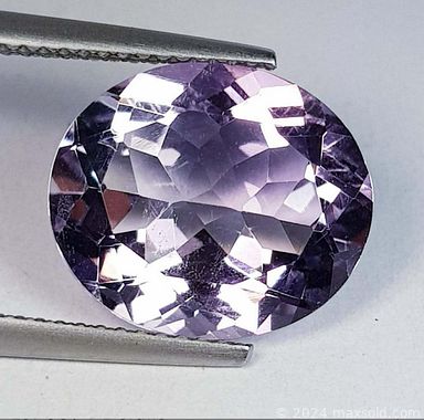 MaxSold Auction: This online auction features vintage jewelry, coins, banknotes, loose gemstones such as amethysts, citrine, peridot, aquamarine, labradorite, opals, moonstones, and much more!