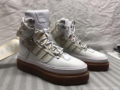 MaxSold Auction: This online auction includes Kiwi Crate science kits, Nintendo NES console, Maschine Mikro MK2, vinyl records, cassettes, VHS, DVDs, coins, banknotes, stamps, board games, clothing, shoes, accessories, toys, sports, Pokemon and other trading cards, books and many more!