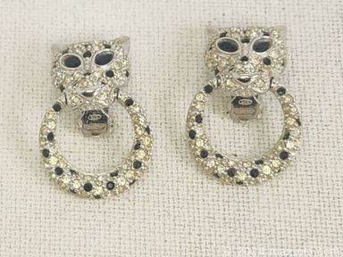 MaxSold Auction: This online auction features vintage jewelry, blue stones, statement jewelry, watches, coins, vintage pin collection, Pokemon cards, security cameras, vintage buttons, yard tools, games, outdoor heater, loose gemstones, and much, much, more!!!