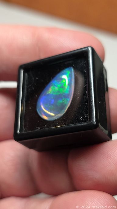 MaxSold Auction: This online auction features loose gemstones, including emeralds, peridots, opals, amethysts, tanzanites, tourmalines, ametrines, topaz, citrines, sapphires, zircon, quartz, and more!