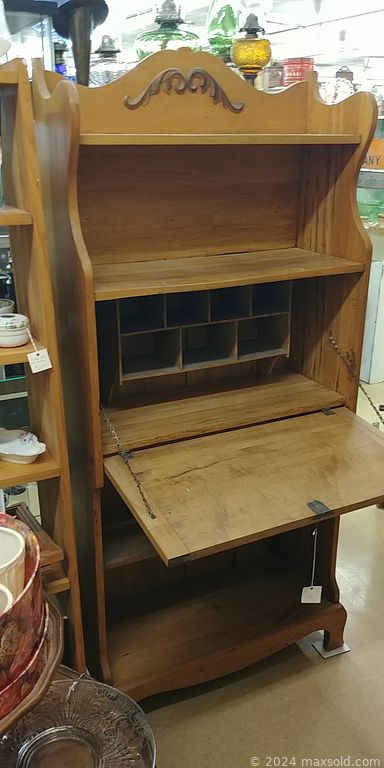 MaxSold Auction: This online auction features antique drop front desk, vintage men’s watches, stained glass hanging light, antique Gingerbread clock, skis, Tom Thomson print, Versey watercolors, watches, Indigenous carving, tea wagon, violin, vintage sterling silver jewelry and much more!