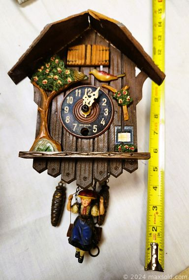 MaxSold Auction: This online auction features guitar, Philly Eagles collectibles, cat collection, pet supplies, camouflage attire, toys, princess dresses, jewelry, vintage lunchbox, cuckoo clock, vinyl records, art pottery, art glass, vintage Dragonware tea set, teacup/saucer sets, vintage table hockey game, hallmark ornaments, and much more!!