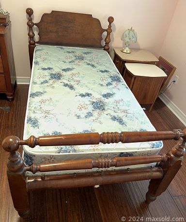 MaxSold Auction: This online auction features board games, area rug, DVDs, printer, computer accessories, office supplies, cedar blanket box, antique furniture, collectible plates, puzzles, 3D puzzles, vinyl records, scrapbooking supplies, copper wall plates, Ben Babelowsky prints, collector spoons, bistro set, crocks, electric fireplace, charm bracelets & charms, art glass, small kitchen appliances, TV, vintage vanity, decanter set, art pottery, hand tools, vintage jewellery, watches, and much, much, more!!!