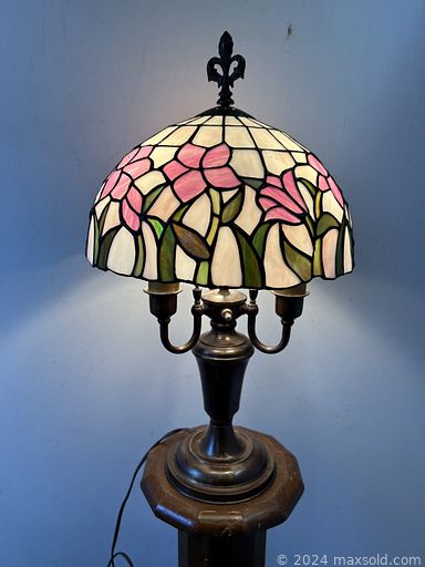 MaxSold Auction: This online auction includes Murano glassware, lamps, Lladro and other figures, Seiko clock, wall art, vases, sconces, seasonal decor, metal candlesticks, vintage suitcase, books and much more!