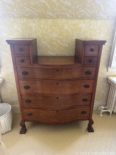 MaxSold Auction: This online auction features antique furniture, office chairs, glass dining table, wine rack, trundle bed, DVDs, games, fitness gear, small kitchen appliances, costume jewellery, statement necklaces, printer, office supplies, art books, men’s clothing & shoes, watches,  BBQ grill, patio furniture, plant pots, decorative plates, hand tools, golf clubs, wheelchair, and much, much, more!!!