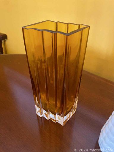 MaxSold Auction: This online auction features Hot Wheels, Mikasa crystal ware, furniture such as maple dining set, maple hutch, La-Z-Boy recliner, and shelving units, dishware, Ryobi lawn mower, Kenmore barbecue, vintage lamps, small kitchen appliances, framed prints, children’s toys, Christmas decor, power tools and much more!