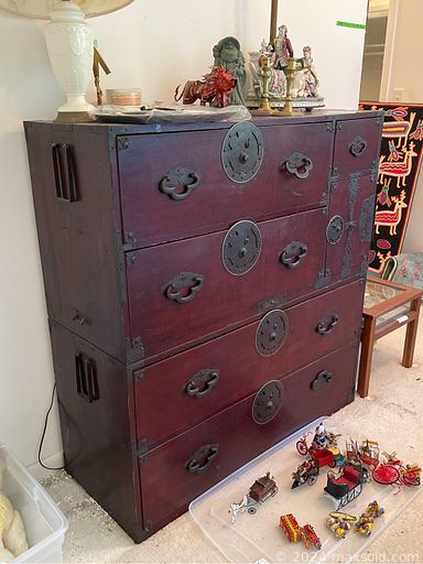 MaxSold Auction: This online auction includes furniture such as storage racks, cabinets, bookshelves, side tables, trunks, vintage vanity and others, kitchenware, linens, wall art, figurines and other decor, dolls, Christmas ornaments and other seasonal decor, vintage cameras, sewing notions, lamps, baskets, miniatures, books, mirrors, coins, stamps, tin toys and many more!