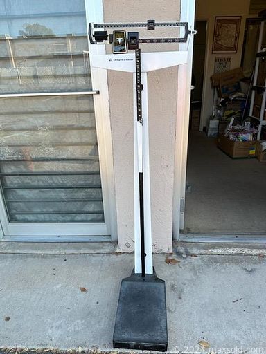 MaxSold Auction: This online auction features sports apparel & collectibles, kids\' books, floor lamp, new toys, collector plates, Lenox figures, vintage toys, carnival glass, art glass, vintage posters, power tools, watches, and much more!!