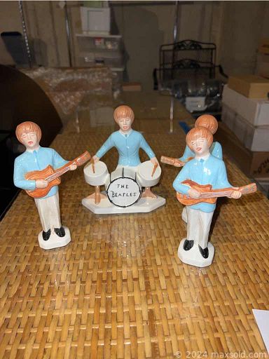 MaxSold Auction: This online auction features furniture, collectibles, electronics, glassware, prints, lamp, pens, travel and cookbooks, Annie Glass Gold Roman, patio, Corningware,  plastic cabinets, Leon Applebaum Lava Bowl Glass Art, AeroPilates, ceramic ware, coffee mugs, Navajo vases, Cuisinart Food Processor, bakeware, Electrical Supplies, pressure washer, bags and wallet, men\'s jacket, footwear, tools and much more!