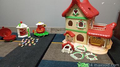 MaxSold Auction: This online auction features vintage pull toys, vintage directors chairs, vintage Geisha figurine lamps, pressure washer, Pokemon collectibles, video game cartridges, tin toys, concert T-shirts, Robert Sonneman UFO lamps, electric guitar, Disney collectibles, jewelry, sports collectibles, Barbie dream house, and much more!