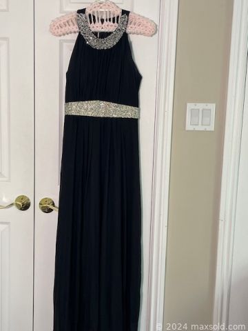 MaxSold Auction: This online auction features women’s shoes & clothing such as ponchos, skirts, evening dresses, coats, tops, leggings, sandals, pants, sweaters, scarves, and much, much, more!!!