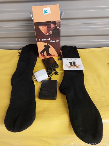 MaxSold Auction: This online auction features new items such as ceramic heaters, projectors, glitter Christmas trees, snowflake string lights, heated apparel, LED headlamps, earbuds, hand warmers, small kitchen appliances, ski masks, and TV, pop-up canopy, Jed North clothing, jeans and much more!