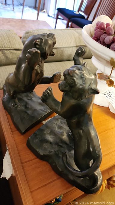 MaxSold Auction: This online auction features items such as Starter Kitchen, Pots, Pans, Sewing Machine, Laundry, Tools, Metal Rack, Wall Art, Bench, Area Rug, Pole Lamps, Sideboard, Bookcase, Lawn Furniture and much more!