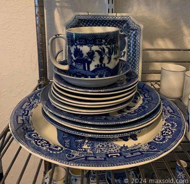 MaxSold Auction: This online auction features 54” Samsung TV, Lenox, Royal Doulton, trading cards, furniture such as wood accent table, leather sectional, office armoire, bar stools, and vintage bentwood chairs, ceramics, board games, small kitchen appliances, framed wall art, books, DVDs, glassware and much more!