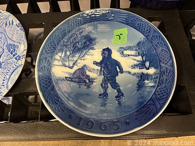 MaxSold Auction: This online auction features art glass, commemorative sculptures, DVDs, Harry Potter collectibles, toys, porcelain dolls, costumes, shelving, decorative plates, art pottery, bedding, area rugs, curtains, nesting dolls, red rose tea figures, Royals memorabilia, teacup/saucer sets, Asian planters, fabric, Dorothy McClure prints, and much, much, more!!!