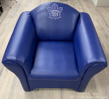 MaxSold Auction: This online auction features jewelry, wall art, sailboat figure, collectible coin,s, 10-inch ring light, vintage model diecast motorcycles, Chinese scrolls and lettering, bronze dog statue, Faberge musical box, collectible cards, Patric Roy jersey, collectible coins, Damascus cutters, wireless headphones and much more!