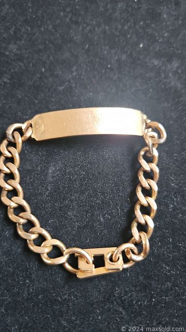 MaxSold Auction: This online auction includes fabrics, linens, sewing patterns, Singer dress form, upholstered pouf, tables, cleaning tools, seasonal decor, heater, outdoor speaker, garment steamer, frames, seasonal decor, jewelry, wall art, glassware, pottery, kitchenware, small kitchen appliances, cushion, coins, Lacrosse card, tools, hardware, books and much more!