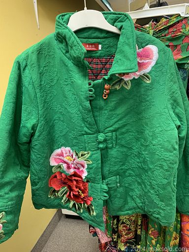 MaxSold Auction: This online auction features new women’s designer clothing, new ladies shoes, vintage saloon doors, retail display racks, mirrors, vintage cane chairs, desk, and much, much, more!!