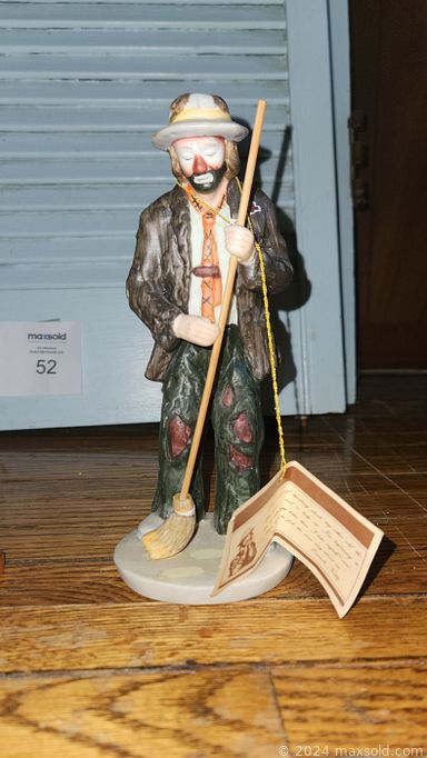 MaxSold Auction: This online auction features Grafonola, art glass, porcelain figurines, rattan furniture, steins, area rugs, men’s & women’s clothing, small kitchen appliances, teacup/saucer sets, Depression glass, oil lamp, vintage Cranberry goblets, decorative plates, Royal Doulton figurines, souvenir spoons, desk & chair, women’s shoes, costume jewellery, watches, desk, Kensol press, lawn mower, and much, much, more!!