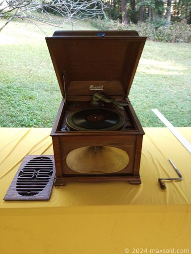 MaxSold Auction: This online auction features comics, signed posters, Mid-century Fondu lot, bakeware lot, crockery, Pyrex bowl, Vintage glasses and cups,  trinket lot, Star Wars Collector Toy Moroccan decorative, Vintage coke tray, Vintage globe, trading cards, collectible cars, toys, Tupperware,  Signed Oil on Canvas, nickels, coins, Mantle clock, glassware and much more