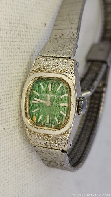 MaxSold Auction: This online auction includes jewelry such as rings, pendants, earrings, necklaces, watches and others, accessories, coins, artworks, boots, enamel jar, selfie stick and much more!