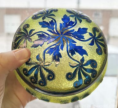 MaxSold Auction: This online auction features art glass, cast iron table lamp, vintage wave table lamp, bronze statue, Lladro statue, uranium glass, Quebec wood carving, Indigenous artwork, MCM table lamp, vintage toys, vintage head vase, ship in a bottle, trumpet accent lamp,  Art Deco pottery sculpture, and much, much, more!!!n