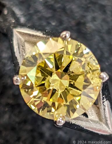 MaxSold Auction: This online auction includes Diamond rings, earrings, gold pendants and others, gemstones such as Moonstone, Garnet, Emerald, Sapphire, Tanzanite, Moissanite and many more!