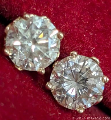 MaxSold Auction: This online auction features gemstone jewelry, gold jewelry, silver jewelry, jewelry findings, ring boxes, jeweler’s loupes, coin, parfum, and loose gemstones such as sapphires, moissanite, moonstones, agate, garnets, peridots, opals, citrines, emeralds, amethyst, and much, much, more!!