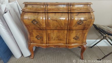 MaxSold Auction: This online auction features items such as sports memorabilia, pottery, framed prints, Lenox china, jewellery, credenzas, books, bikes, signed basketballs, Bombay chest, leather sofa, vintage Nove platters, storage, table hockey board, Microsoft tablet, office furniture, jerseys, record player, and much more.