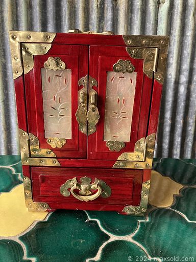 MaxSold Auction: This online auction features vintage framed wall art, guitar/mandolin, Chinese jade box, Toby mugs, art glass, teacup/saucer sets, Fenton glass, carnival glass, art glass, vintage Precious Moments figures, antique washboard, signed F. Marriott prints, blue & white decorative plates and much more!