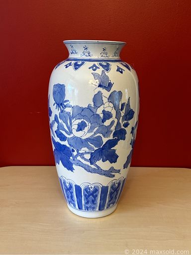 MaxSold Auction: This online auction includes furniture such as a kid’s school desk, vintage schoolhouse bench and others, books and comic books, carved wooden items, Otagiri Japan ware, Wedgwood and other china, Nambe bowls, vintage dishes and other servingware, hanging brass chandelier, metal wire rack, vintage Dominion hair dryer, Roxx, Meccano, action figures and other toys, trading cards, MCM sconces, Rincan radio, silverplate items, wine glass shades, vintage Pogs and many more!