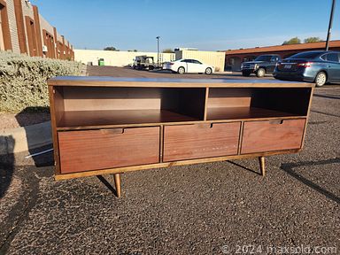 MaxSold Auction: This online auction features comics, games, rugs, drill attachment brushes, kitchen utensil, lights, pet grooming lot, bathroom set, sofa cover, coins, US treasury medallions, musical keyboard, freezer, refrigerator, bobbleheads, vintage wood bowls, essential oil diffuser, vinyl records, trading cards, assorted pins, vintage milk glass dishes, throw blanket, clothing, laundry soap and bleach, birth sign mugs, dehumidifier, football, basketball, knee brace, air purifier, tool kit, Halloween decor, steamer, various kinds of toys, sticker packs, tattoo packs and much more.