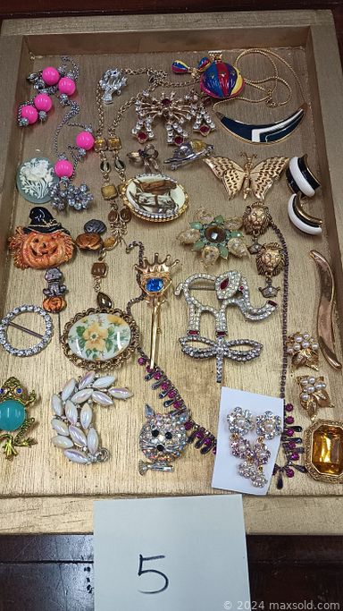 MaxSold Auction: This online auction includes fine china such as Wedgwood, Villeroy & Boch, Limoges and Haviland, costume jewelry, crystal glassware, signed artwork, modern furniture, collectible tins, Asian decor, and more!