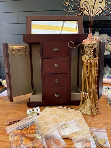 MaxSold Auction: This online auction features area rug & runner, portable AC unit, Nemadji pottery, art glass, pewter, Lladro figurine, teak side table, vintage books, games, vintage sewing machine, BMP, nesting dolls, teacup/saucer sets, costume jewelry, vinyl records, room divider, and much, much, more!!