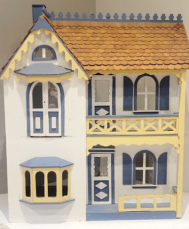 MaxSold Auction: This online auction features vintage tins, Wedgwood, antique balloon-style chair, light fixtures, vintage dollhouse, framed art, ceramics, glassware, costume jewelry, cosmetics, school supplies, storage bins and much more!