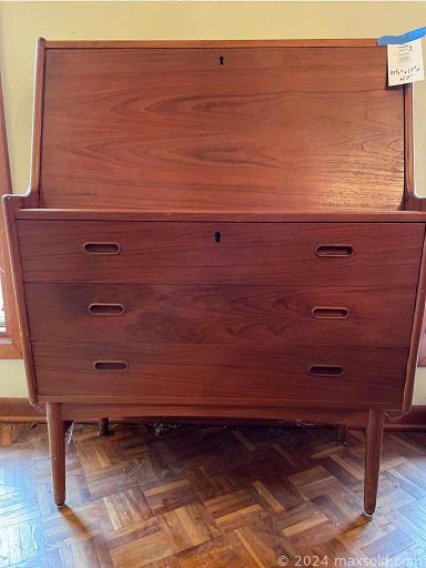 MaxSold Auction: This online auction features Young Chang grand piano, John Deere mower, Samsung TVs, furniture such as Danish modern dining table, dressers, entertainment center and bookcases, model train sets, kitchenware, framed wall art, lighting, power tools and much more!