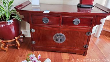 MaxSold Auction: This online auction features Chinese longevity cabinet, jewelry, women’s shoe & clothing, men’s clothing, antique china cabinet, sewing machine, watch, decanters, garden pots, live plants, Takamakura lamps, jewelry dresser, rugs and much more!