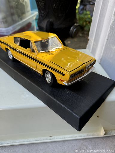 MaxSold Auction: This online auction features games, sports trading cards, beauty products, new hoodies, golf clubs, iron wall art, power & hand tools, mirrors, area rug, men’s & women’s shoes, collector spoons, vintage die-cast vehicles, vintage Tiger-Cats collectibles, storage totes, art glass, costume jewellery, coins, small kitchen appliances, PEZ dispensers, craft supplies, office supplies, scooter, and much, much, more!!!