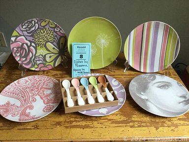 MaxSold Auction: This online auction features Williams Sonoma serving bowls, Archiva serving ware, Royal Worcester plates, Pyrex and other serving ware, Rooster plates, assorted pottery, handmade Mexican pottery, terracotta, clothing and accessories, shoes and much more!